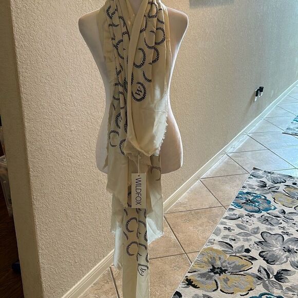 Wildfox Women's Signature Ivory Cream Wrap Scarf Creasant Logo Fringe Hem New - Picture 1 of 7